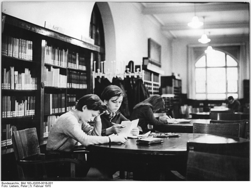 © Bundesarchiv, Bild 183-Jo205-0018-001 / Fotograf Peter Liebers: Ernst-Abbe-Bücherei, 05.02.1970